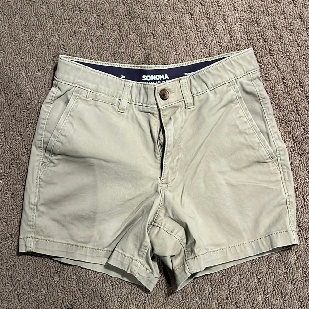 Sonoma Brand. Khaki 5” shorts. Waist 30 l.